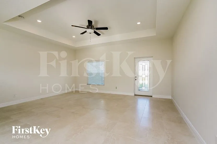 3 bed, 2.0 bath, 1464 sqft, $1,795 — Photo 3