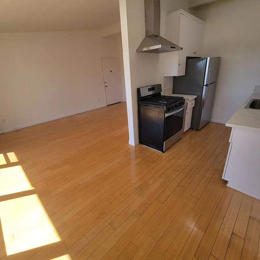 West Hollywood Top Floor Beauty — Photo 3