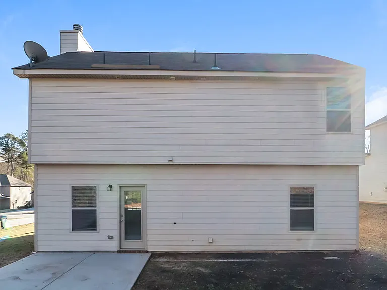 450 Louise Way — Photo 16