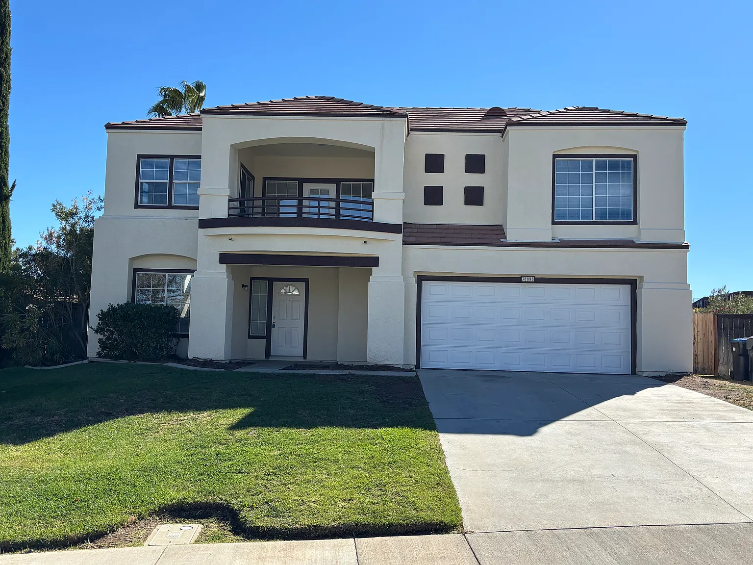 3 bed, 1388 sqft, $2,800 — Photo 1