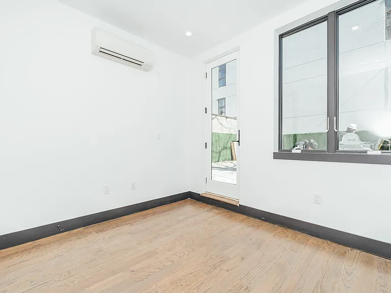 277 Evergreen Ave #1B — Photo 6
