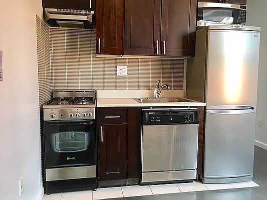 4th image of 197 Madison St APT 20