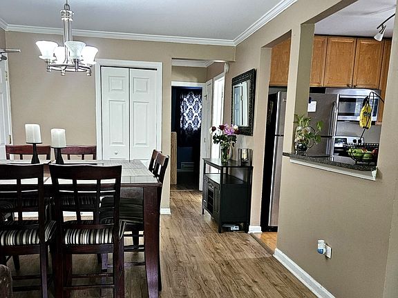 4th image of 461 E Spruce Dr APT 1B