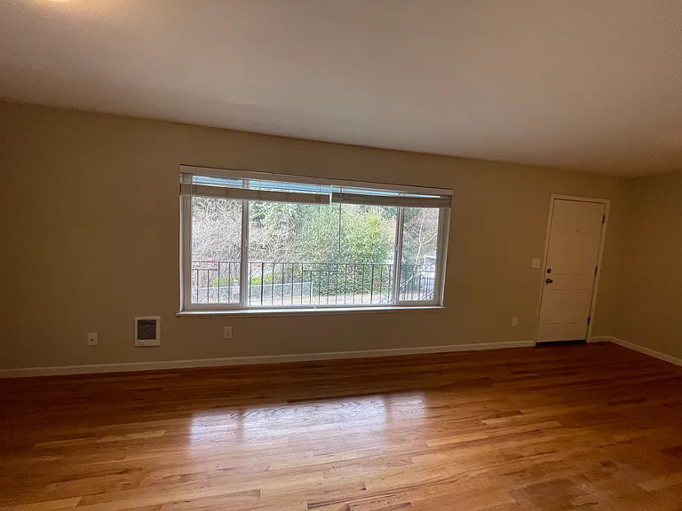10640 SE 16th St #6 — Photo 5