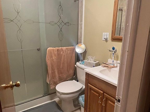 2nd image of 18 Ionia Ave Floor 1