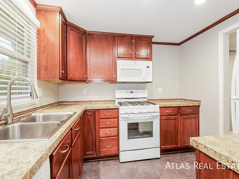 3902 W 72nd Ter — Photo 15