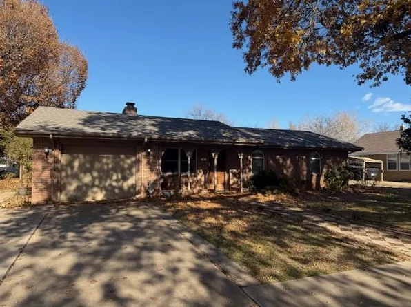 410 W Creek St, Lindsay, OK 73052