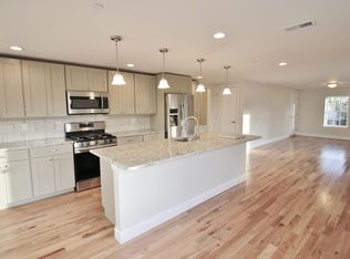 32 Pine St APT 4, Oxford, PA 19363