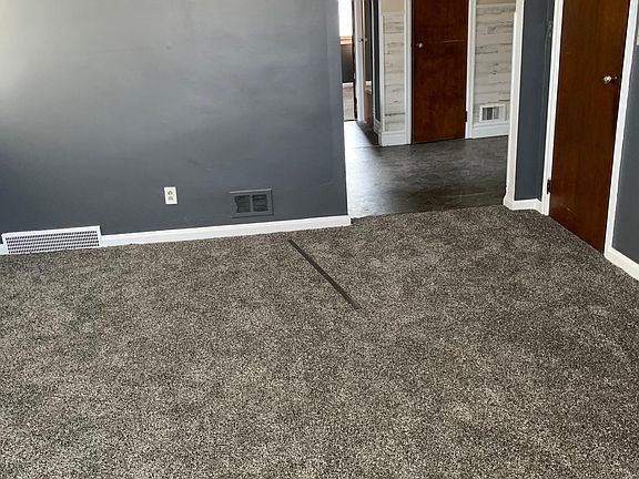 4th image of 3077 Glenmore Ave #4