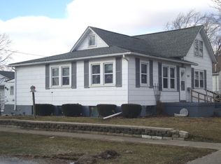 313 S 4th St, Cissna Park, IL 60924