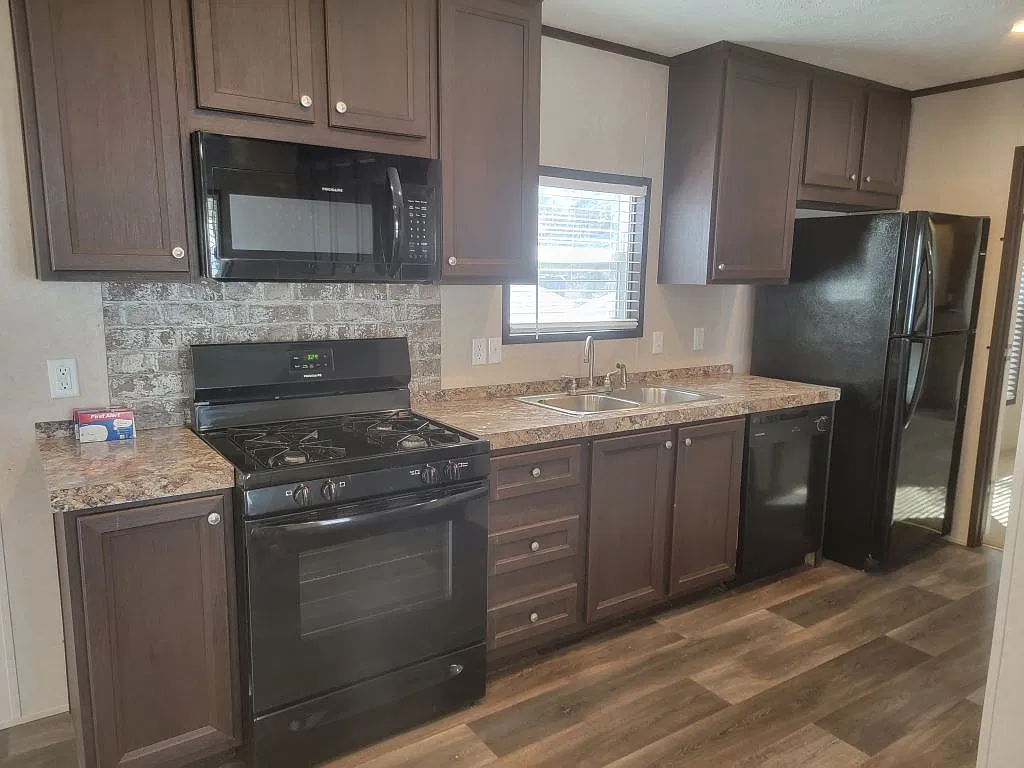 3 bed, 2.0 bath, 1056 sqft, $1,599 — Photo 4