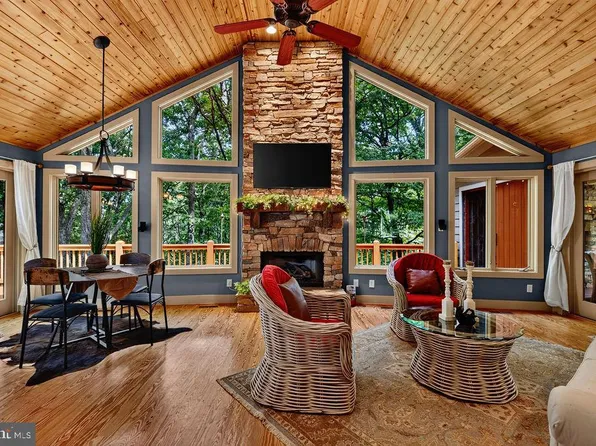 457 E Catoctin Dr, Wintergreen Resort, VA 22967