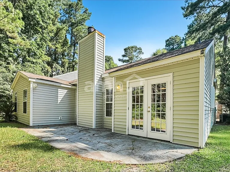 325 Mill Pond Rd — Photo 15