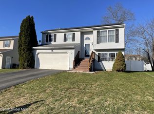 21 Cartwheel Dr, Scotia, NY 12302