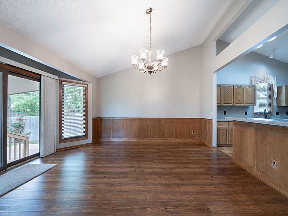 5th image of 1607 N Woodridge Ct