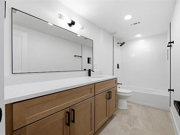 4th image of 8602 BRIAR GROVE CIR