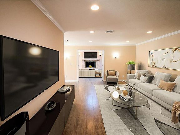 3rd image of 23352 Erwin St