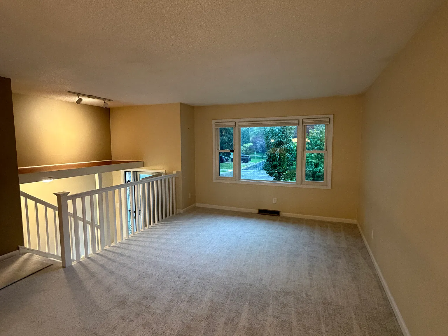 3 bed, 1458 sqft, $2,400 — Photo 2