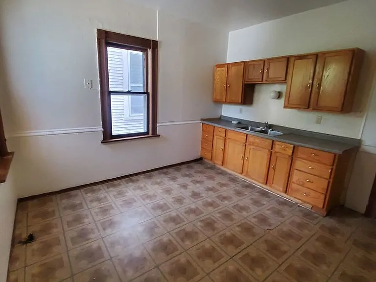 3416 W Walnut St — Photo 7