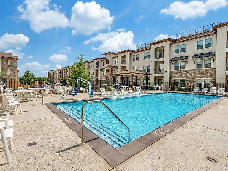 Palladium Crestway — Photo 18