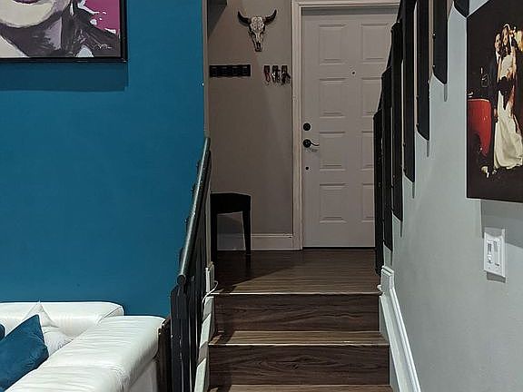 Entrance view from family rm