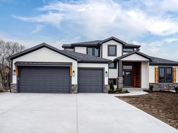 22521 155th Ter, Basehor, KS 66007