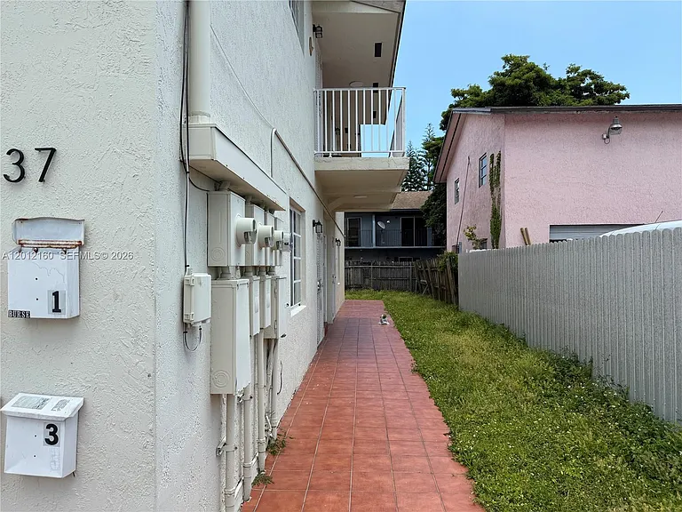 837 SE 8th Ct #2 — Photo 15