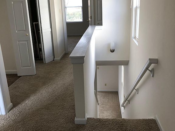 3rd image of 4925 Heritage Heights Cir