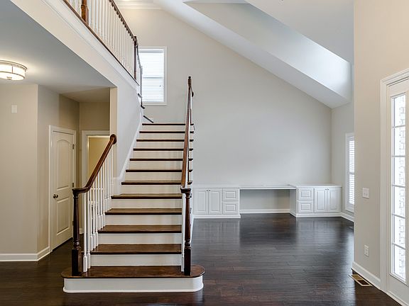 4th image of 6 Hulme Ct