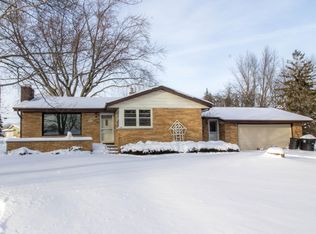 N50W16414 Maple Crest Ln, Menomonee Falls, WI 53051