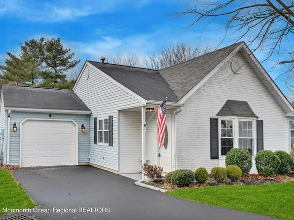 4 Edgeware Close, Freehold, NJ 07728