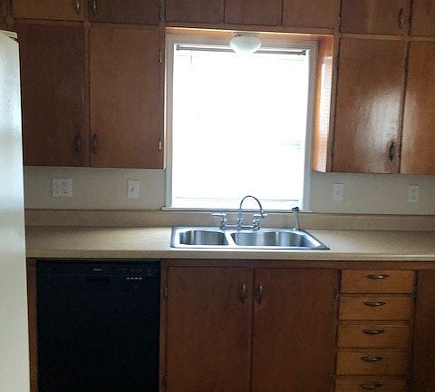 3rd image of 505 W George St