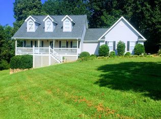 110 Rushing Waters Dr, Mount Airy, GA 30563