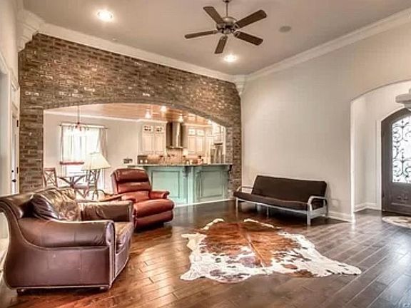 3rd image of 259 Danielle Dr