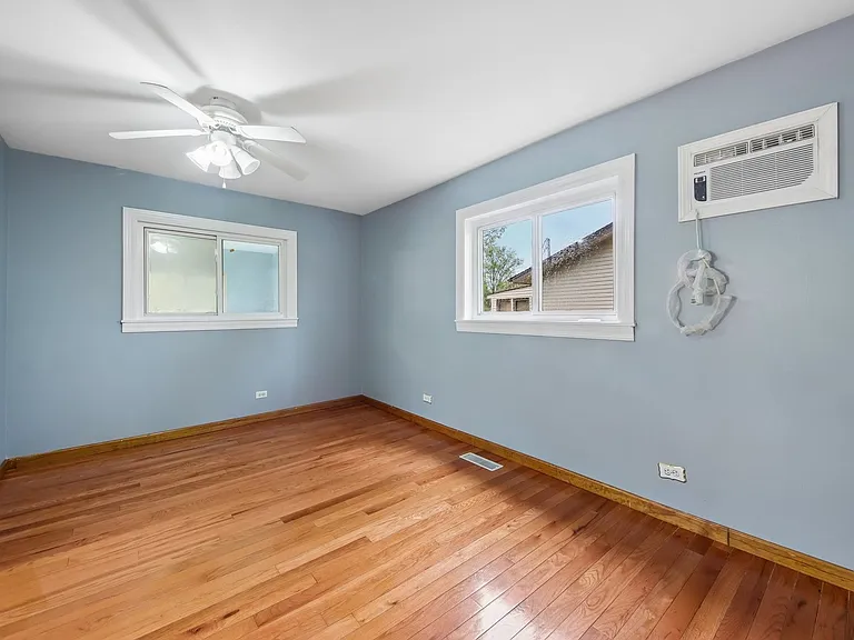 670 Lakeview Ln — Photo 31