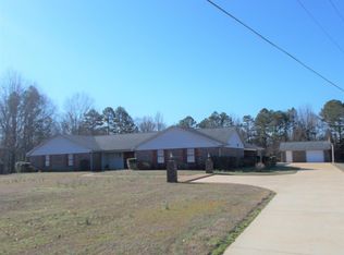231 Lake Dr, Pontotoc, MS 38863