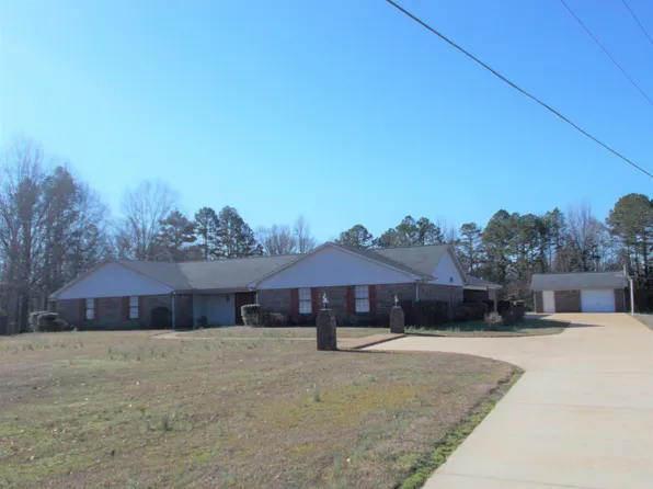 225 Lake Dr, Pontotoc, MS 38863