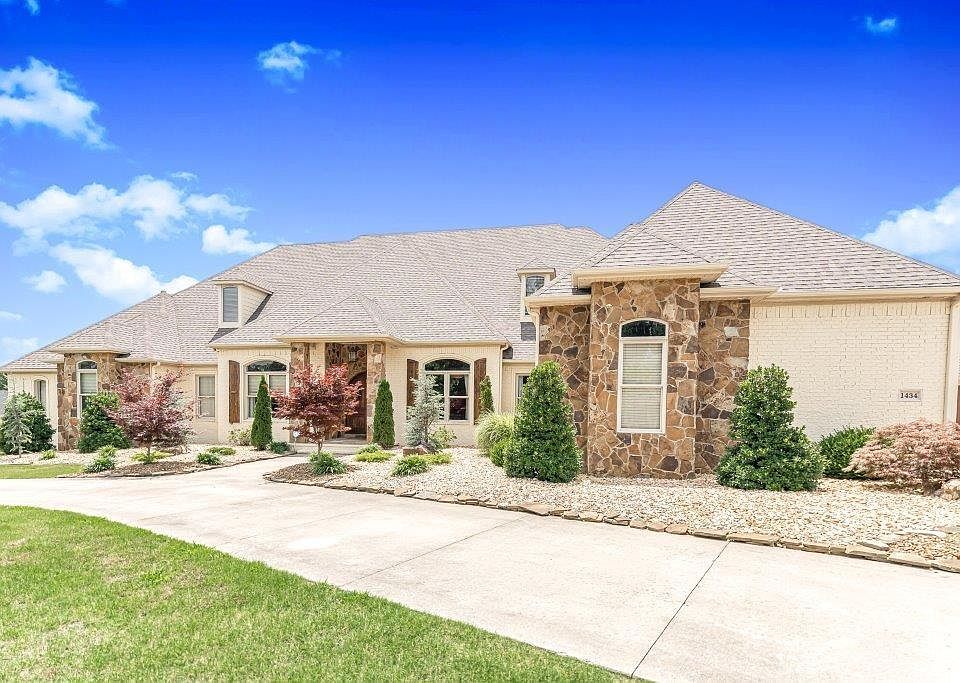 1st image of 1434 Le Chesnay Dr