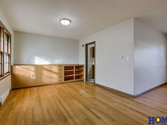 5th image of 1850 S 49th St