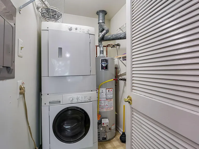 907 Diamond Dr — Photo 13