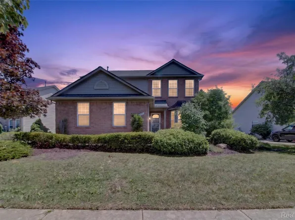 27985 S Mockingbird Dr, Flat Rock, MI 48134