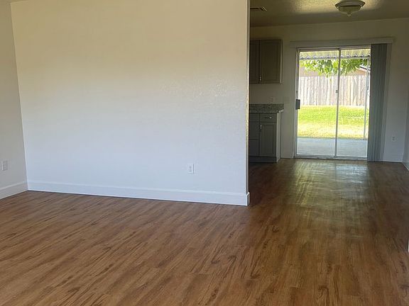 2nd image of 2303 Sandalwood Dr