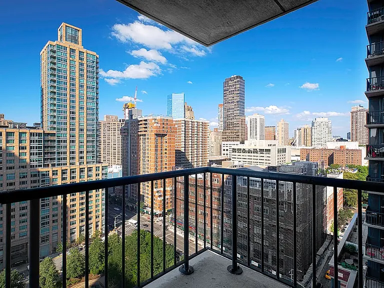 75 W End Ave #R21C — Photo 17