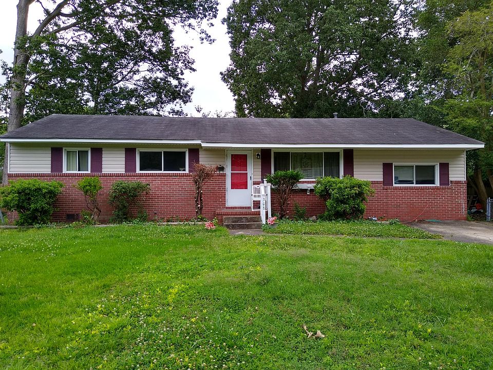 1st image of 308 Barcelona Ln