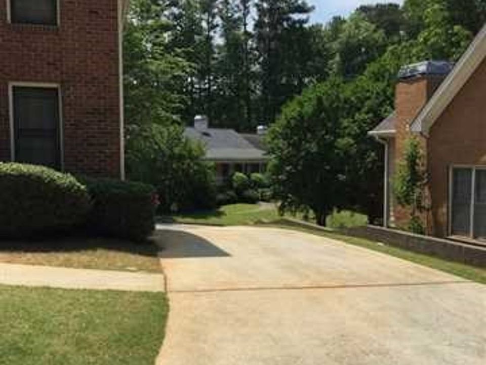 2nd image of 2517 Leeshire Rd Unit B