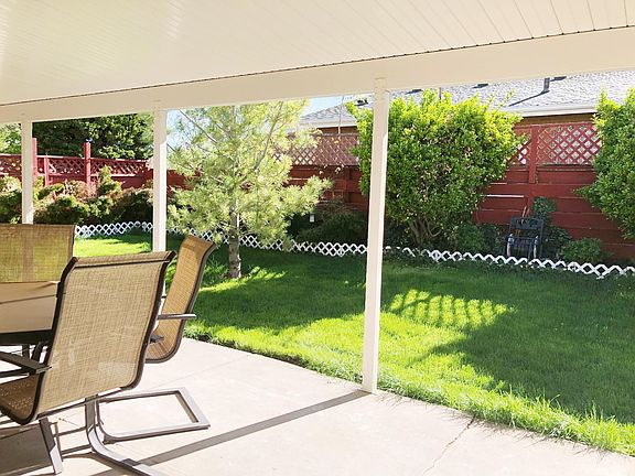 3rd image of 1150 E Iris Ln