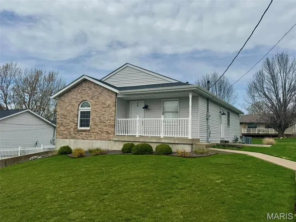 4156 Red Bud Dr, Hannibal, MO 63401