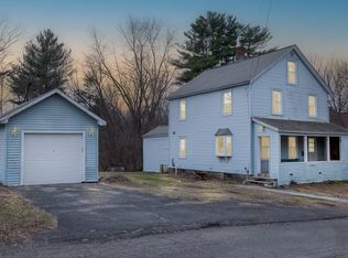14 Dewey St, Easthampton, MA 01027