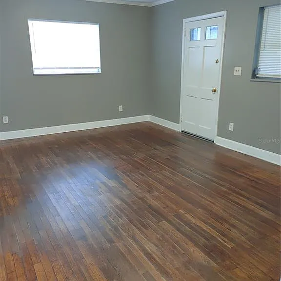 1090 Saint Clair St — Photo 2