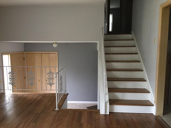 3rd image of 25034 Heather Ln